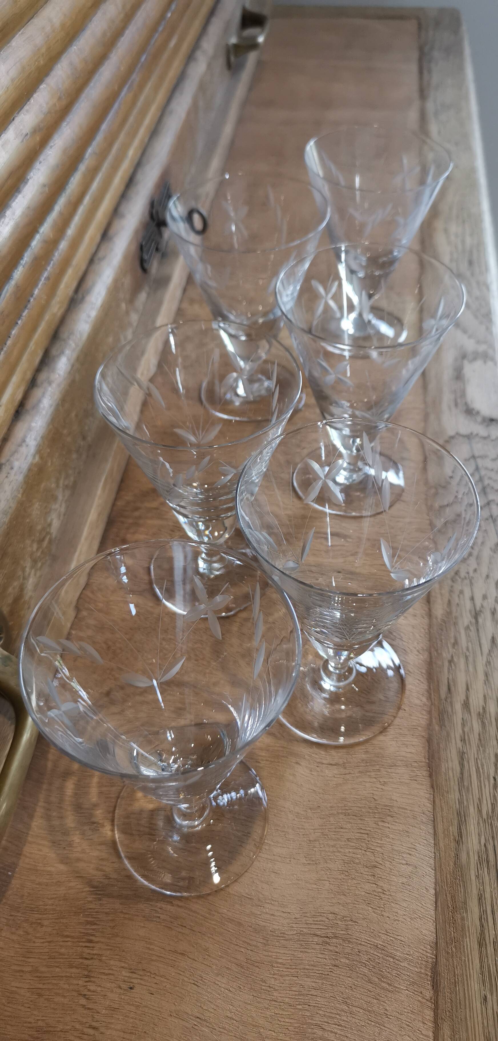 6 old stemmed glasses in chiseled blown glass 60/70