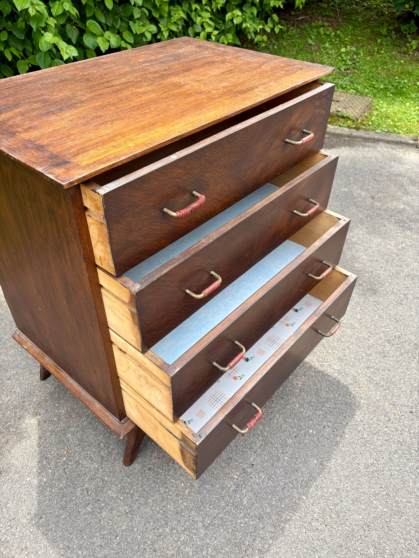 Commode vintage années 50/60 – 4 tiroirs – pieds compas
