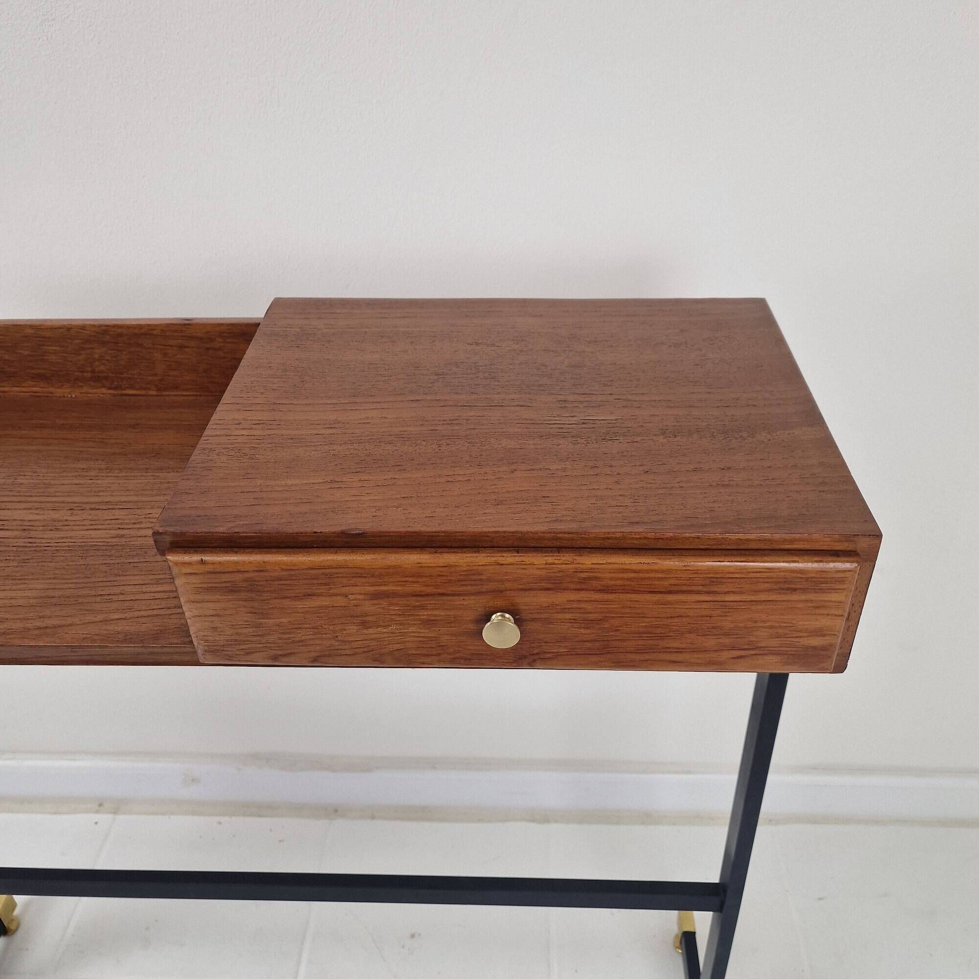 Table console / coiffeuse italienne du milieu du siècle avec des éléments en laiton, années 1950.