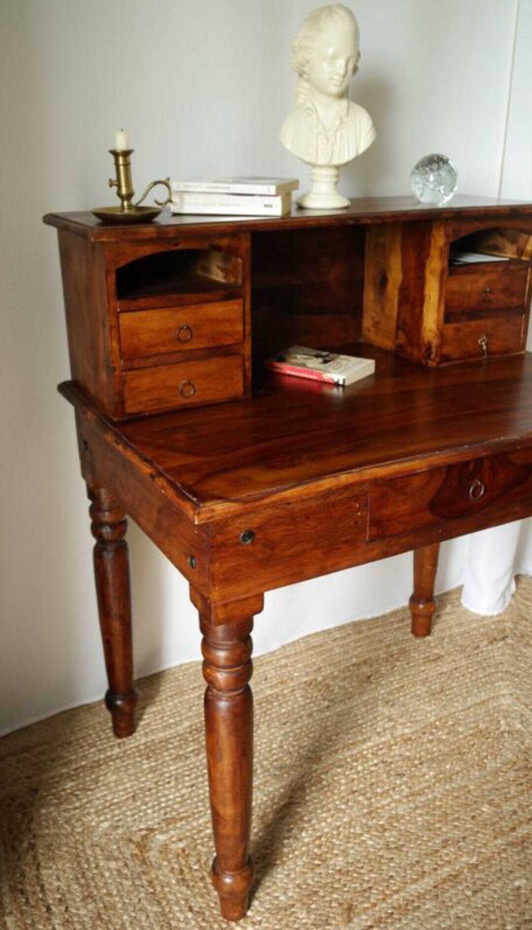 Bureau à gradins en noyer massif