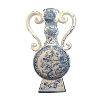 Chinese porcelain vase