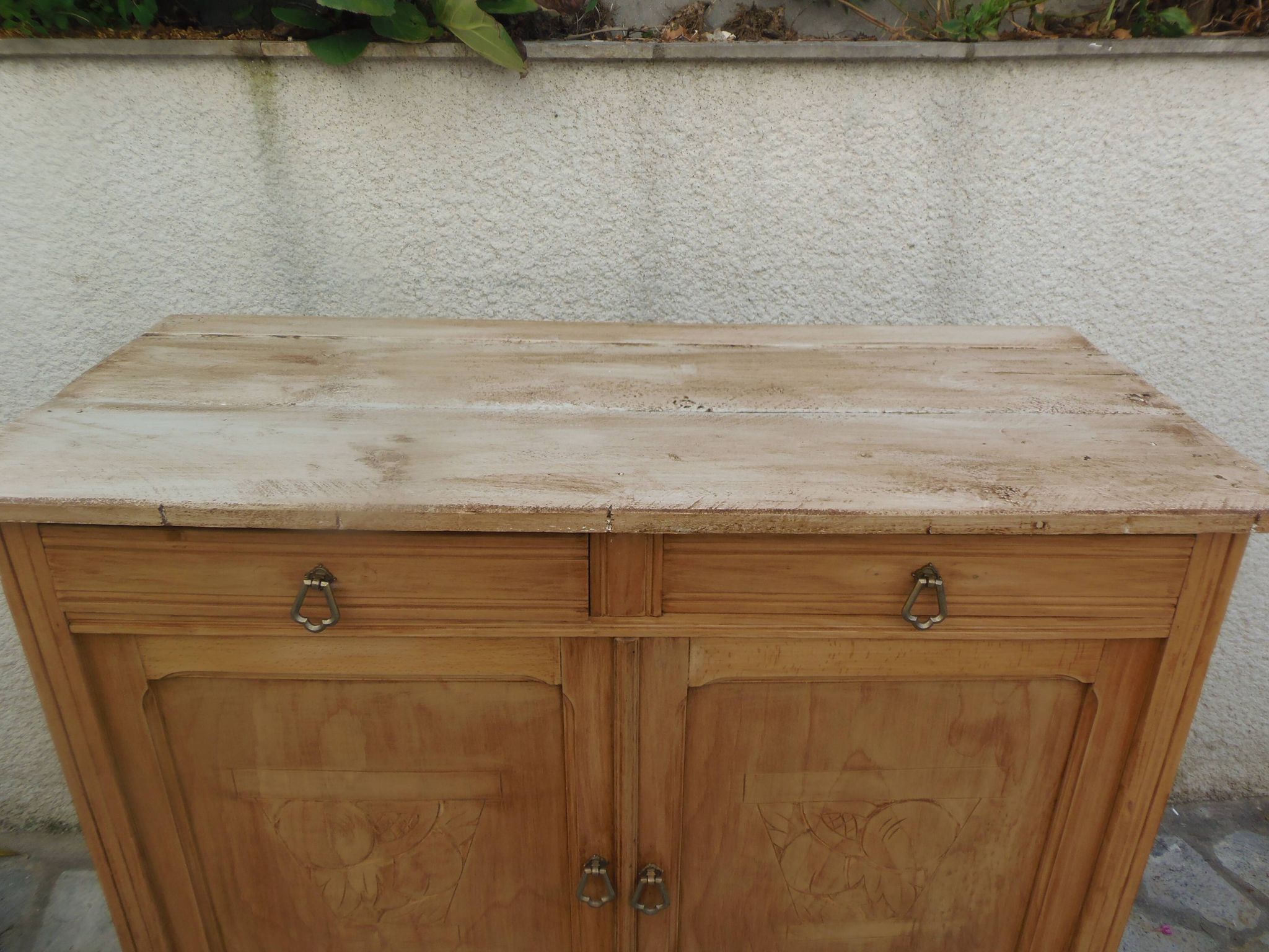 Art Deco buffet in natural wood, authentic charm.