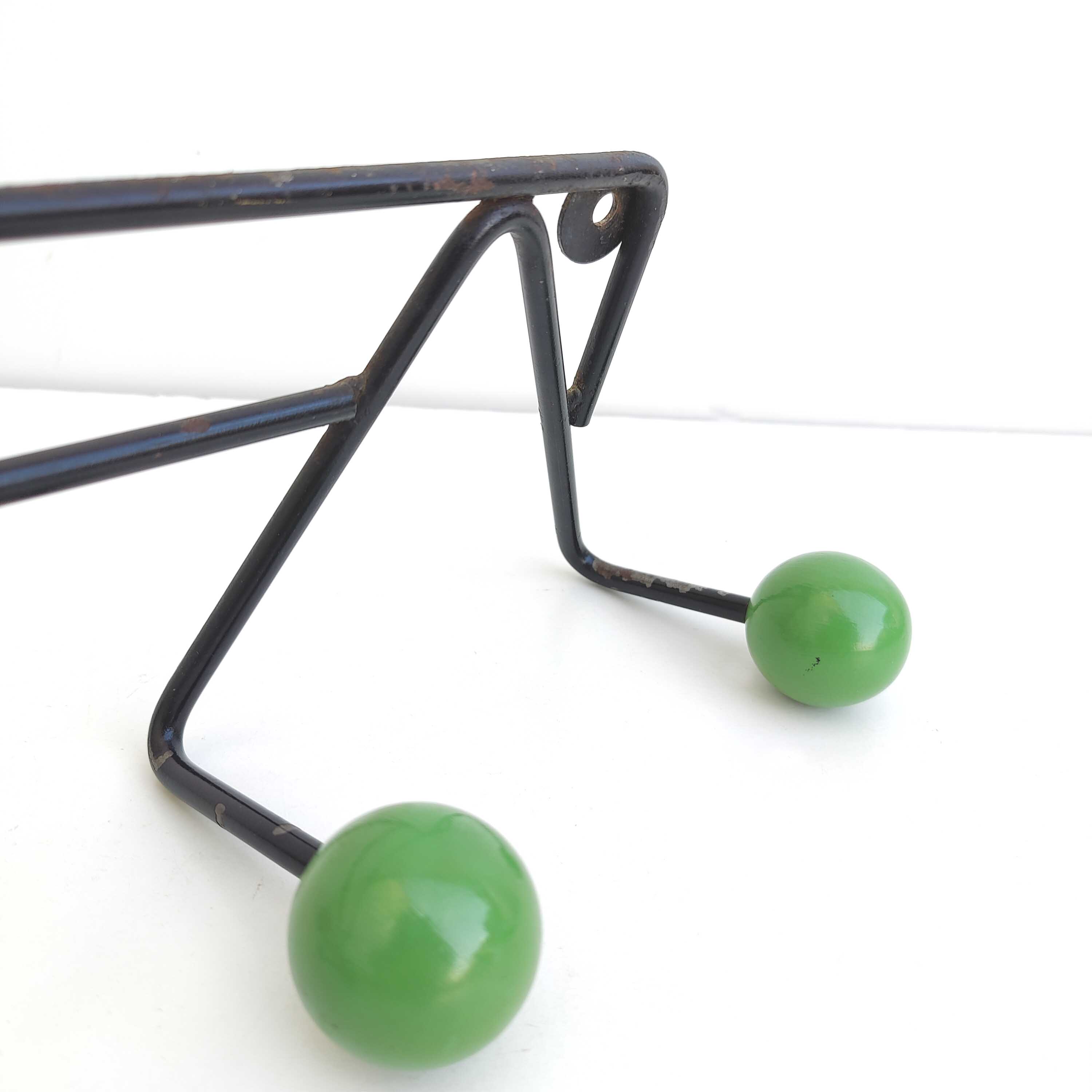 Coat rack zig-zag hooks balls green wood