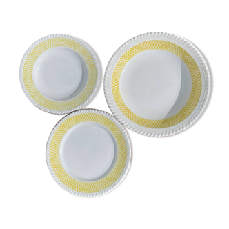 Yellow “FB 37” plates and dish