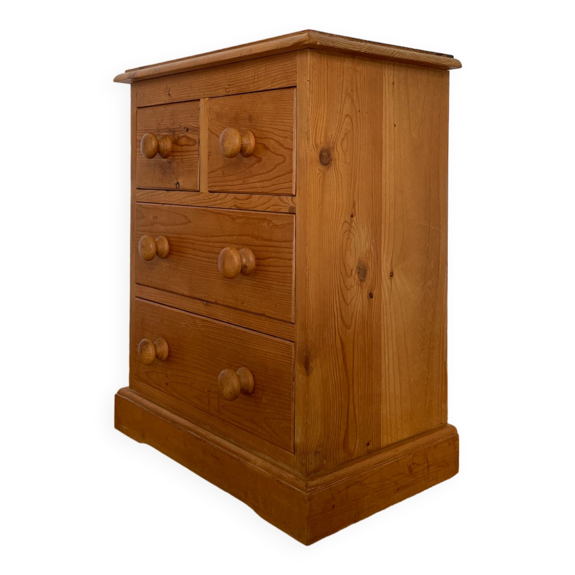 Mini commode vintage pour chambre d’enfant
