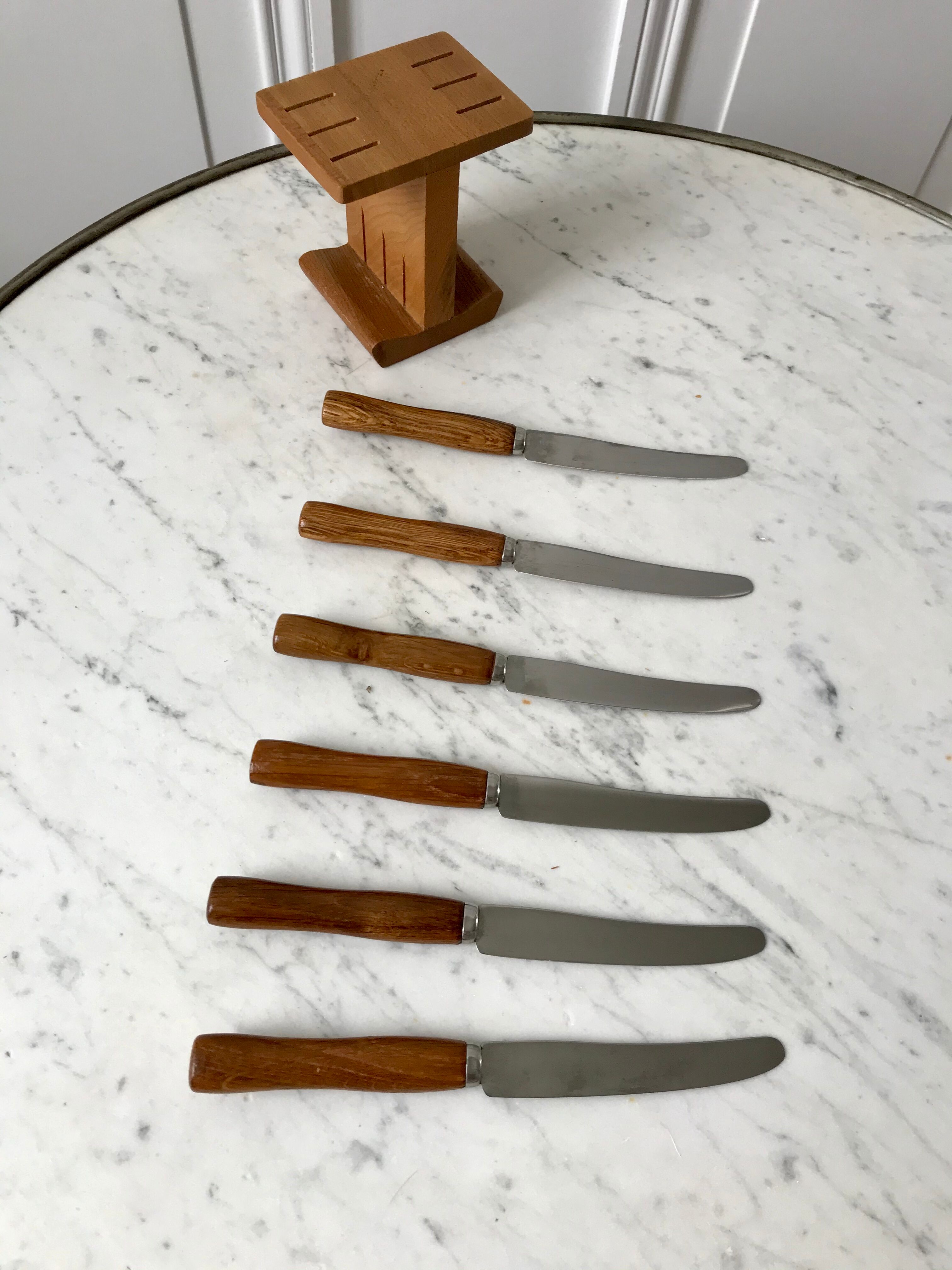 Set of 6 wooden butter knives and their support 70s