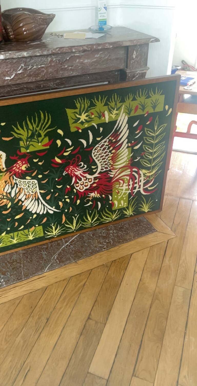 Large Aubusson wool tapestry – “Fighting Cocks” – 140 × 80 cm