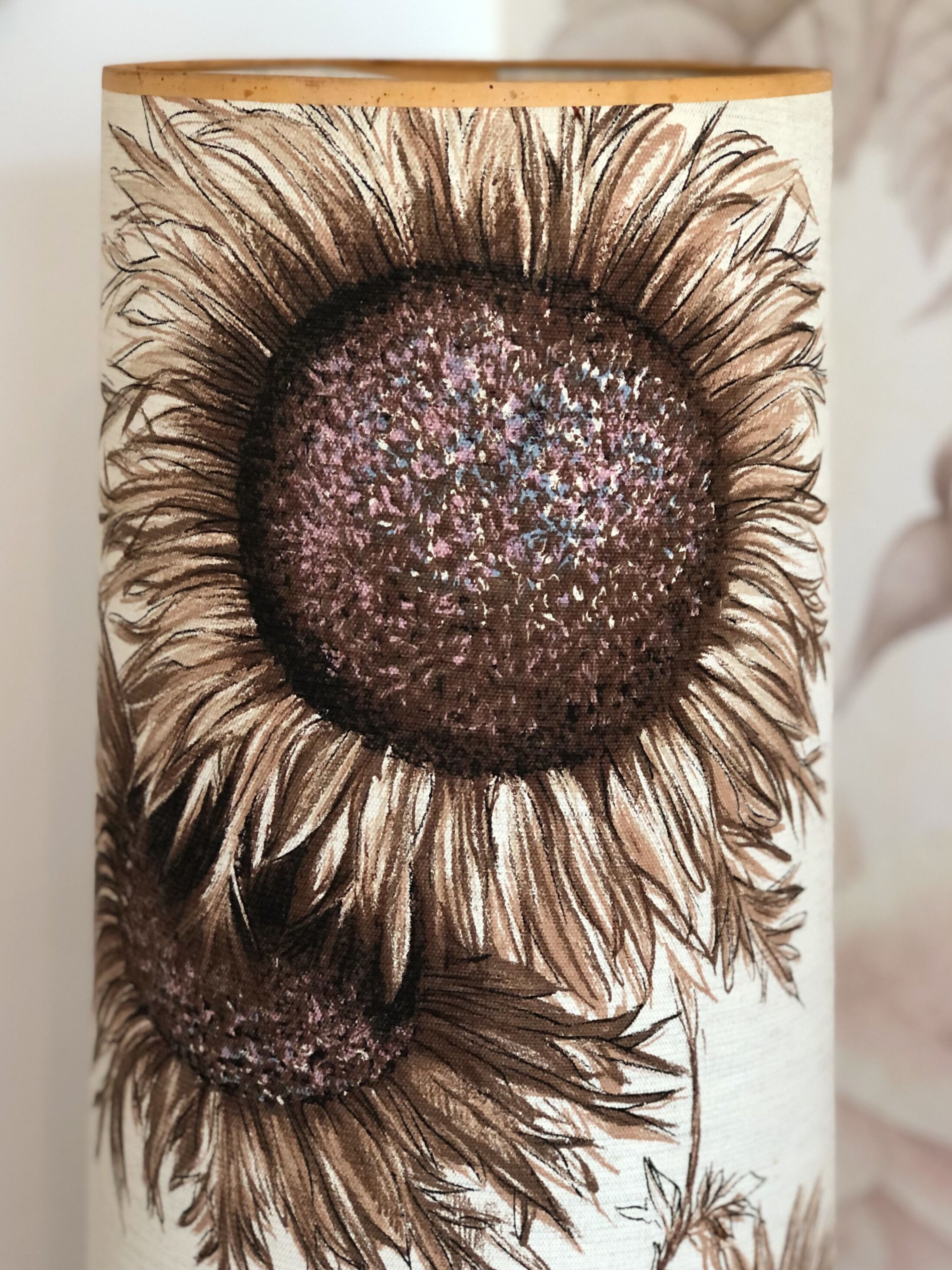 Table lamp style of the 60s