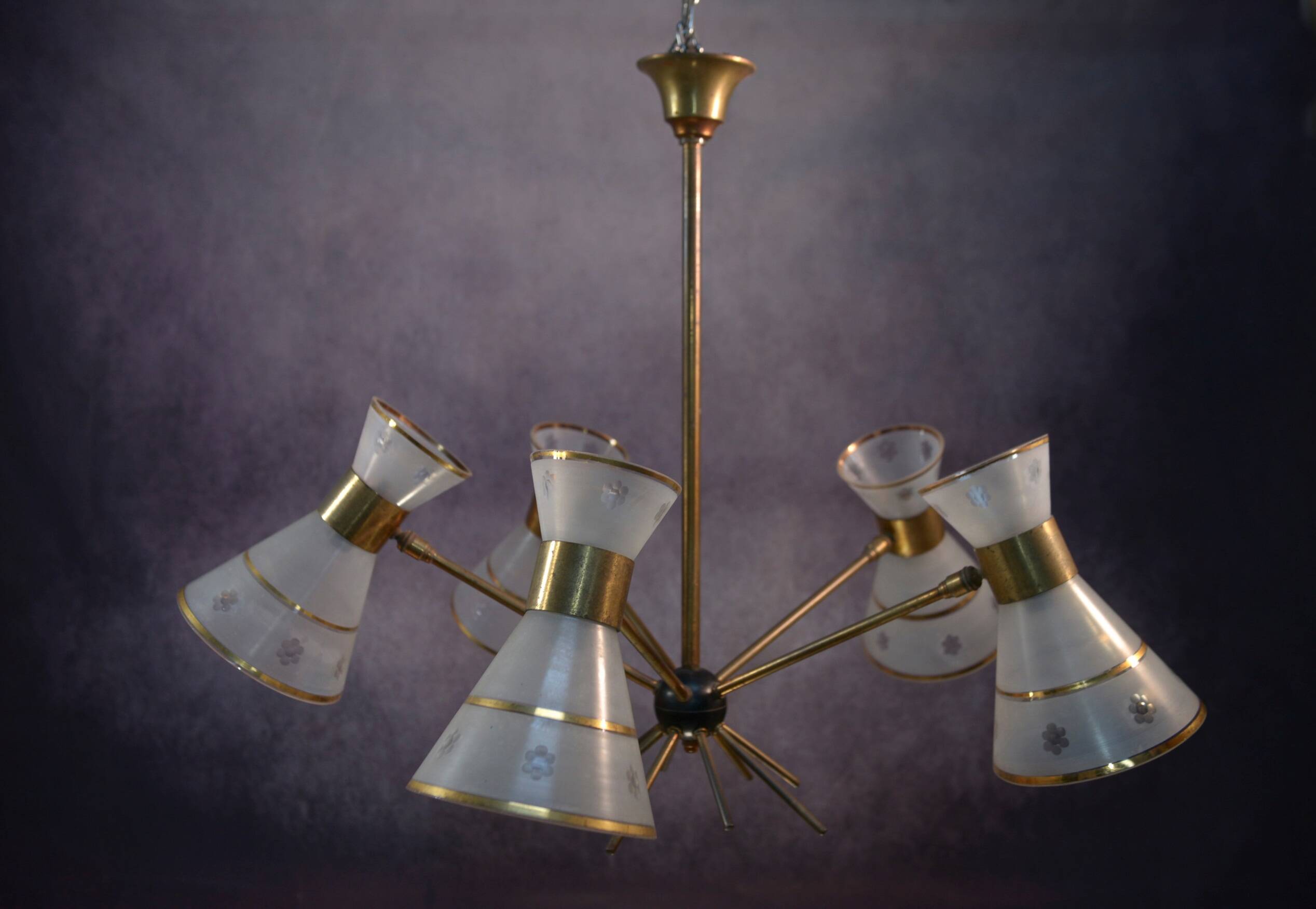 Diabolo design chandelier in frosted and chiseled glass with floral decoration, 1950s