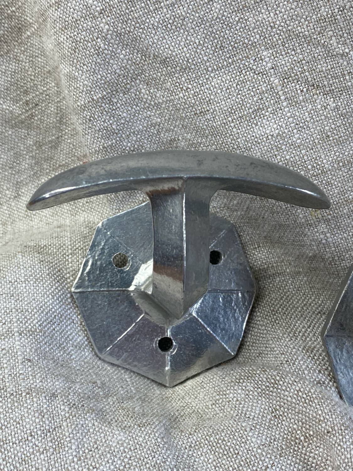 Aluminum cloakroom hooks