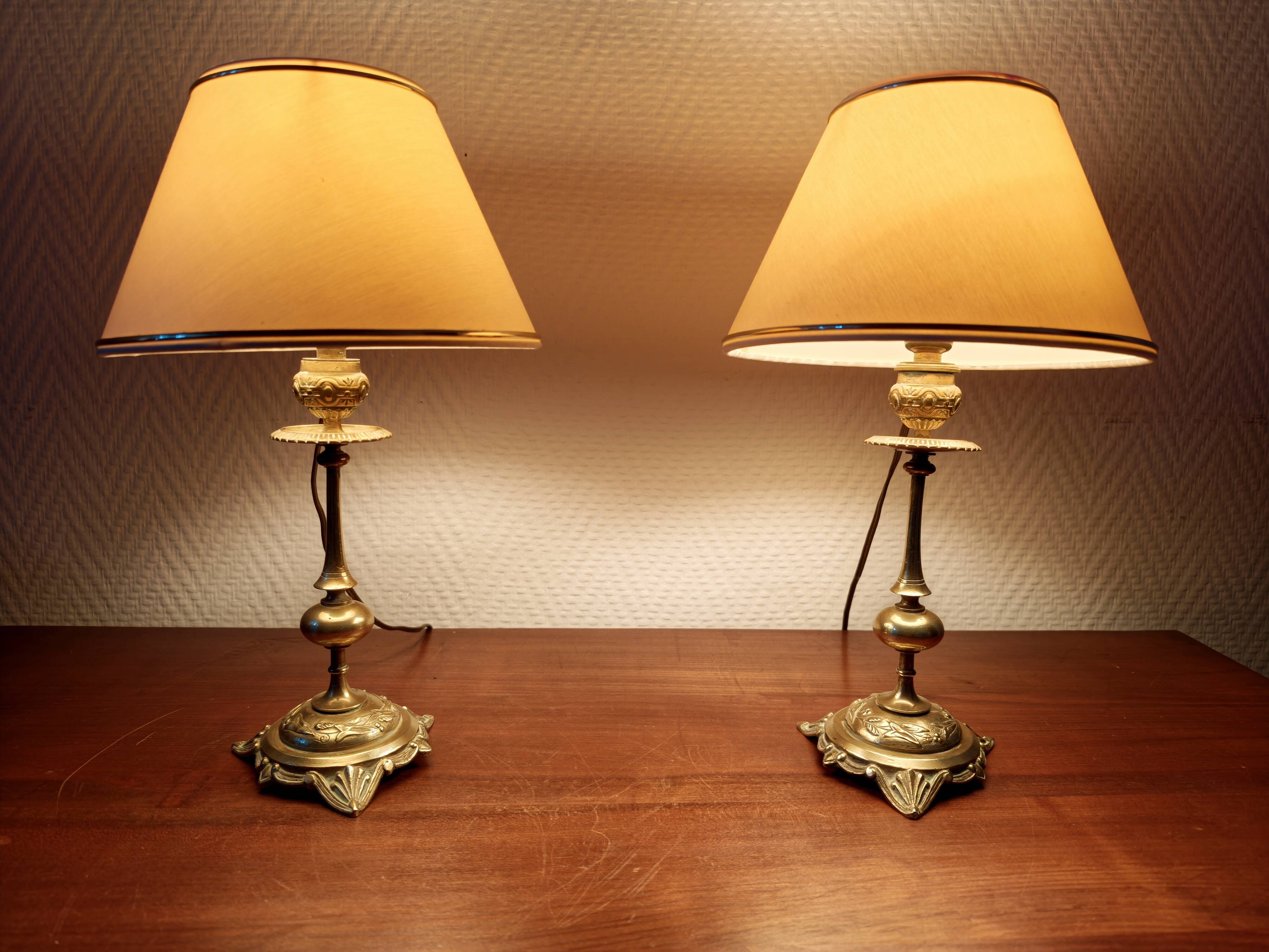 Pair of lamps in solid gold-plated brass