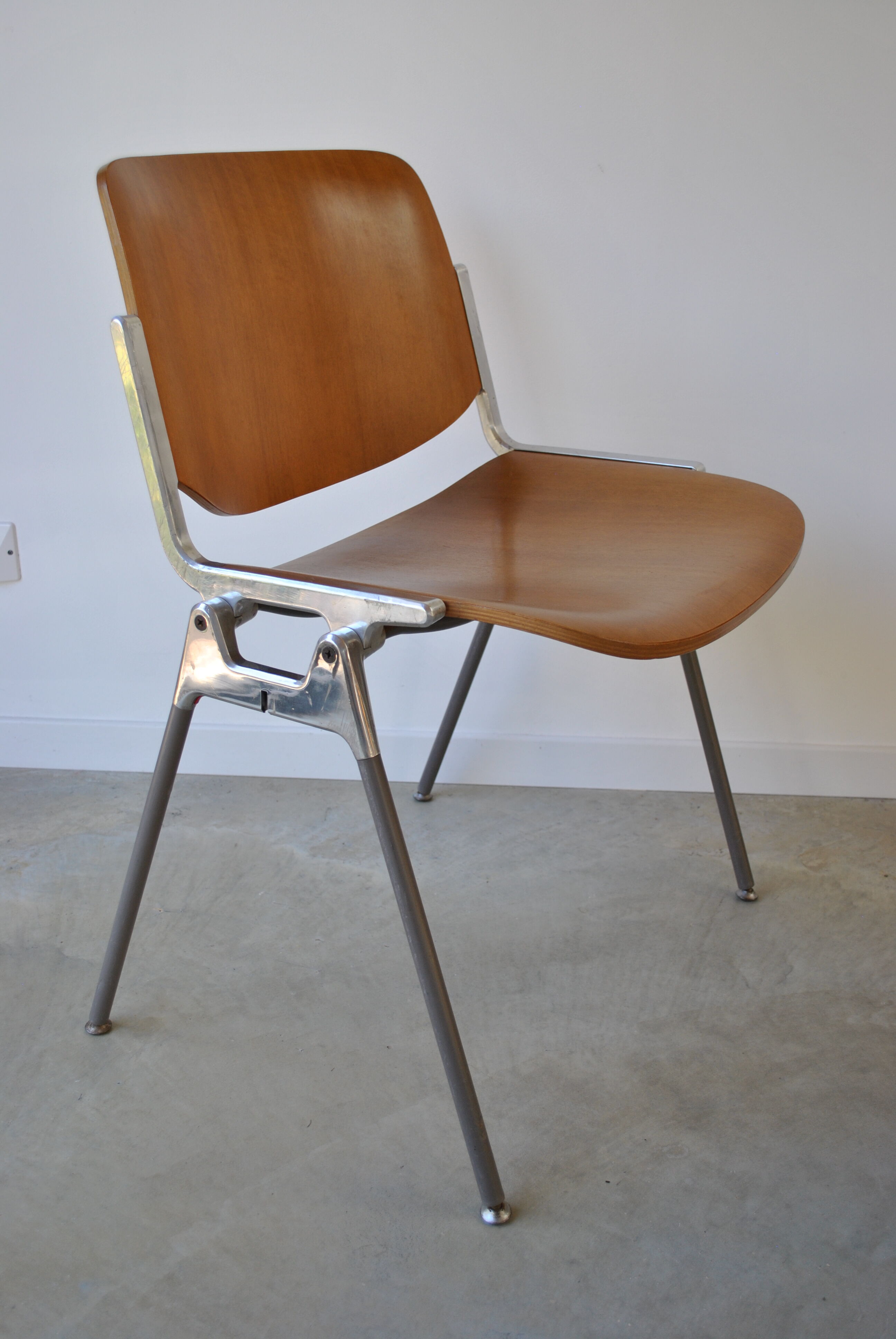 Chaises DSC-106 de Giancarlo Piretti éditées par Anonima Castelli ,1970