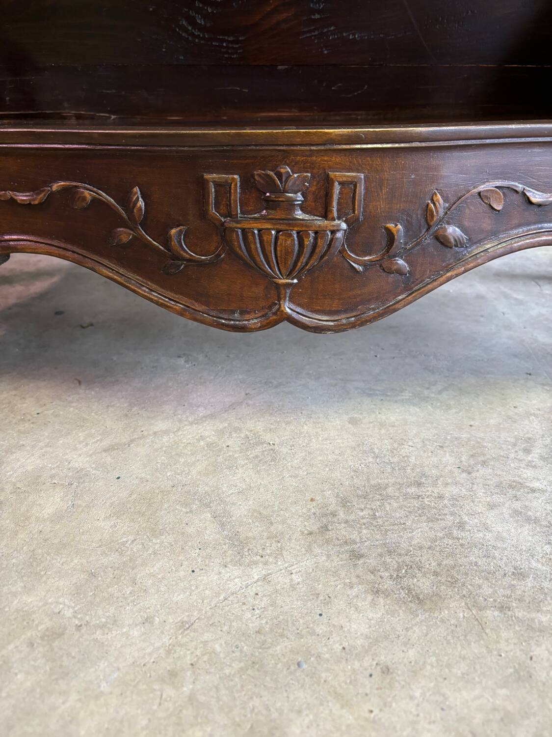 Estanier or bibus wall-mounted shelving unit