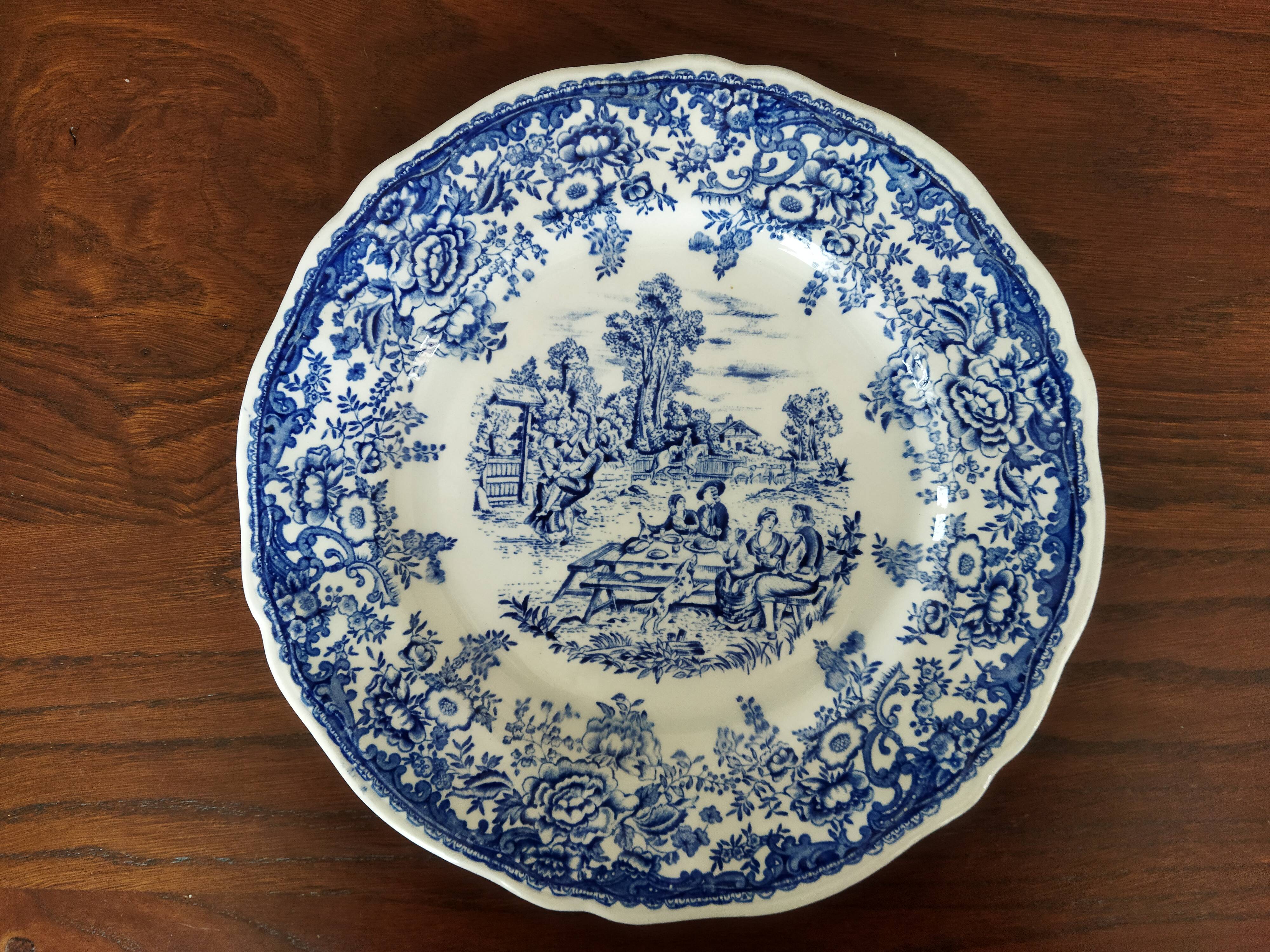 8 blue & white plates