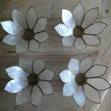 Lustre laiton et fleurs en pétales de nacre
