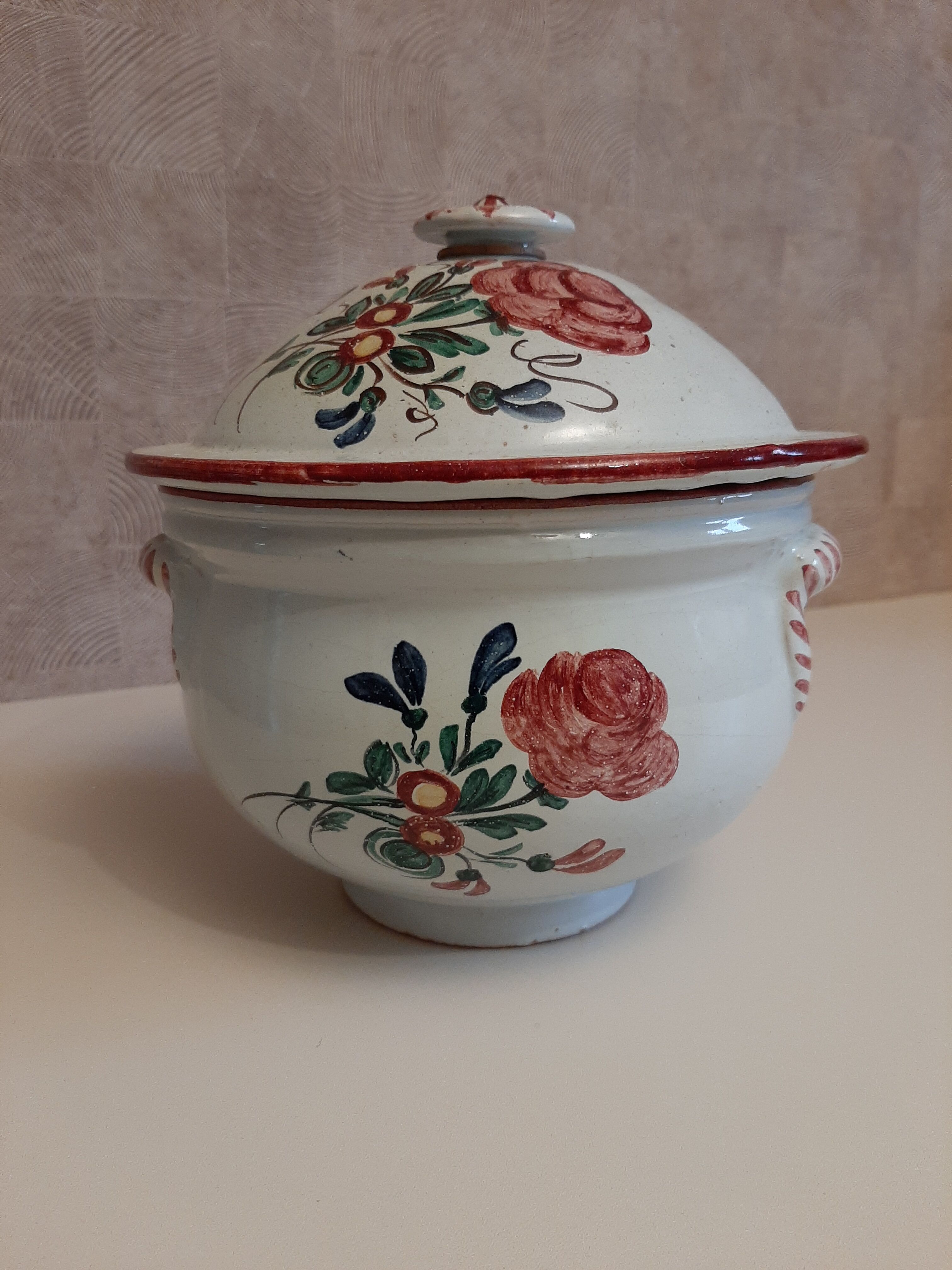Antique soup tureen from the late 19th century with floral decoration