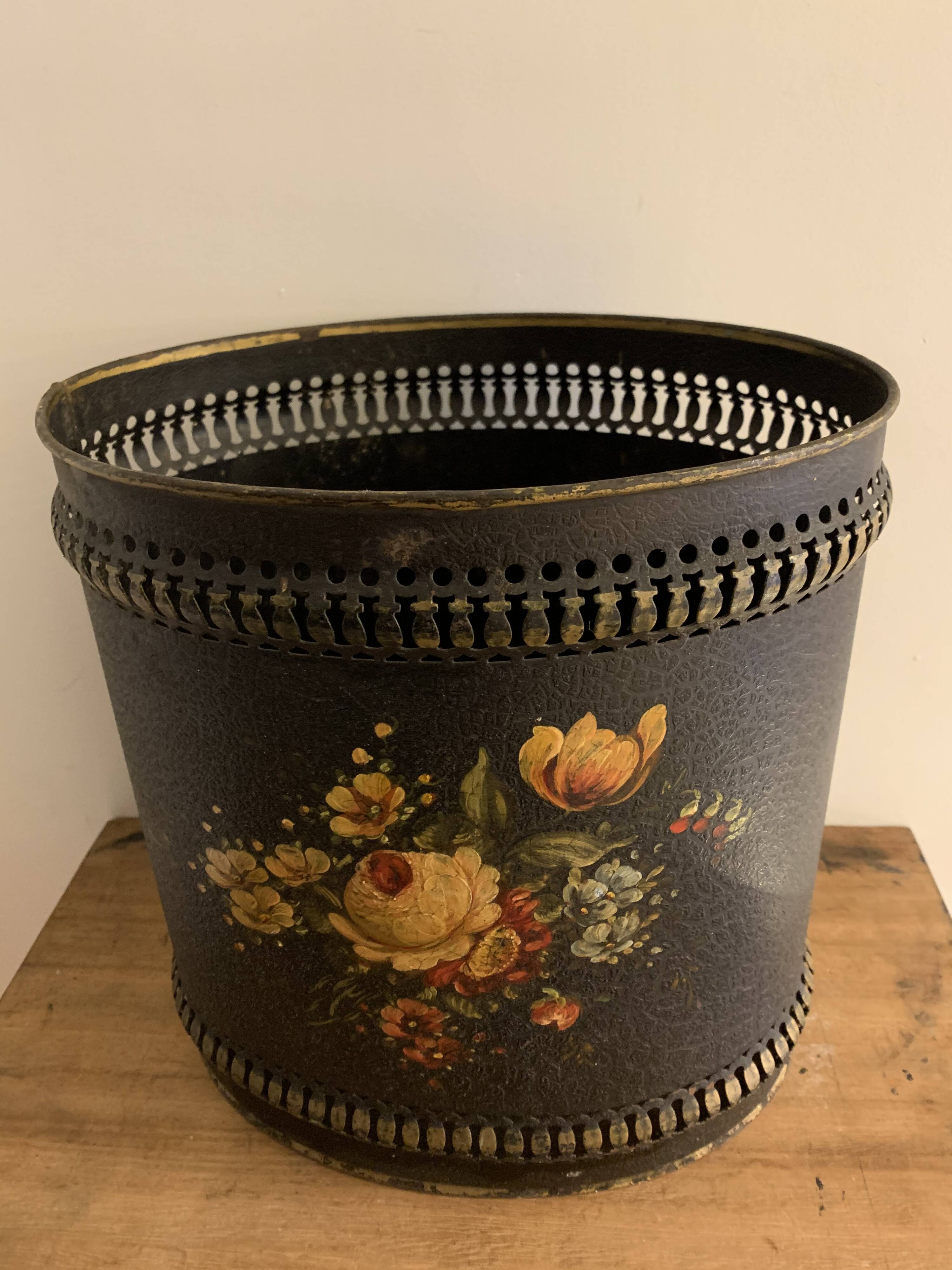 Napoleon III paper basket in leather imitation painted sheet metal