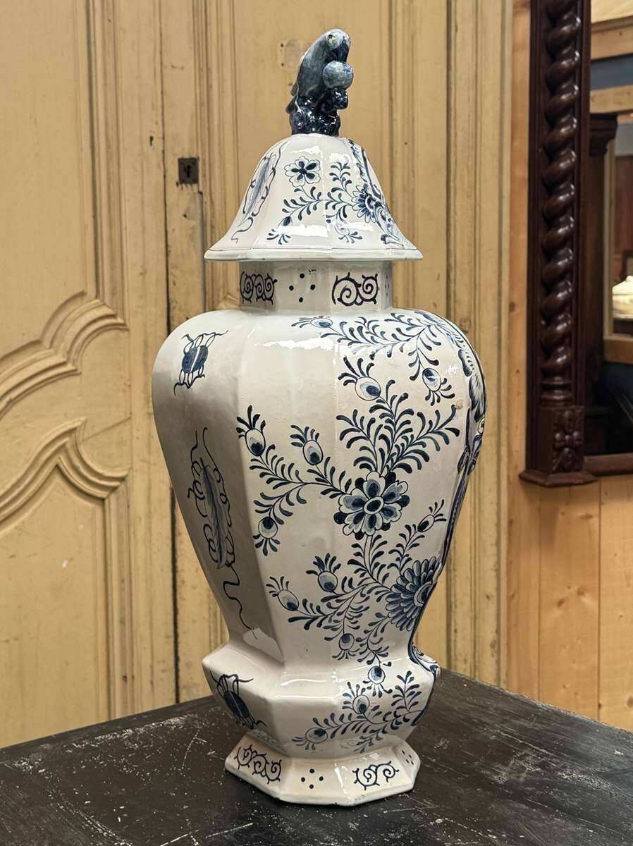 Large baluster vase with parrot - Holland, Delft 19th century