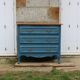 Commode ancienne rénovée bleu – plateau bois – 3 tiroirs