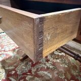 English-style flat desk in mahogany.