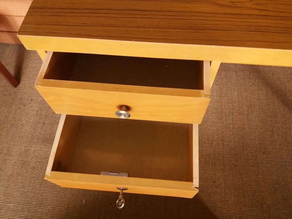 Oak-plated desk and formica 60s/70s