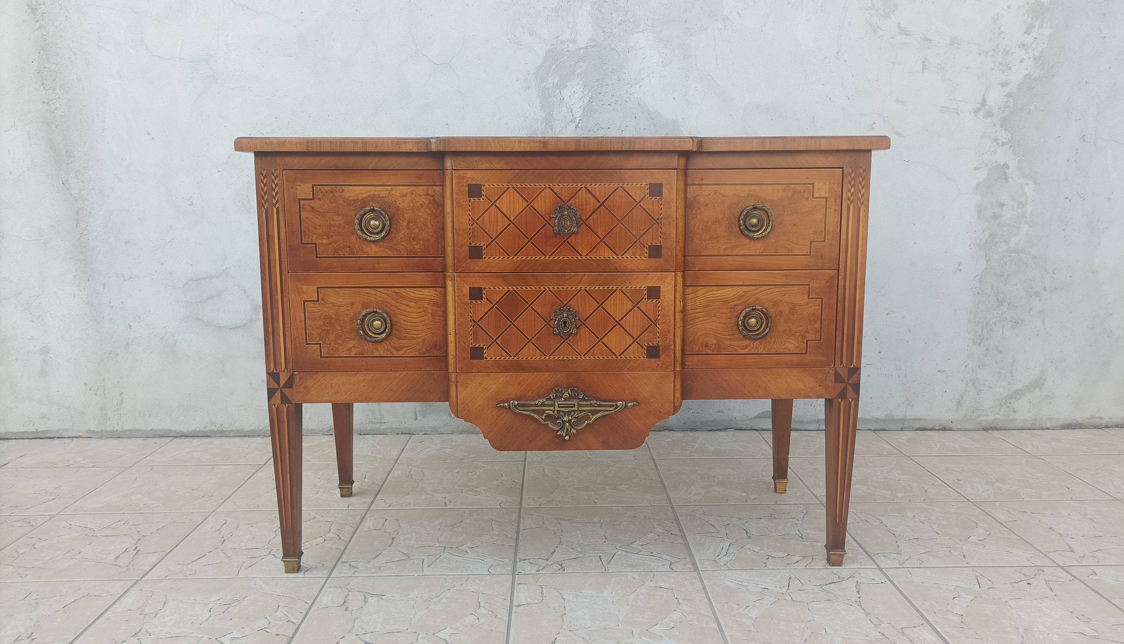 Louis XVI chest of drawers stamped in Faubourg Saint Antoine marquetry