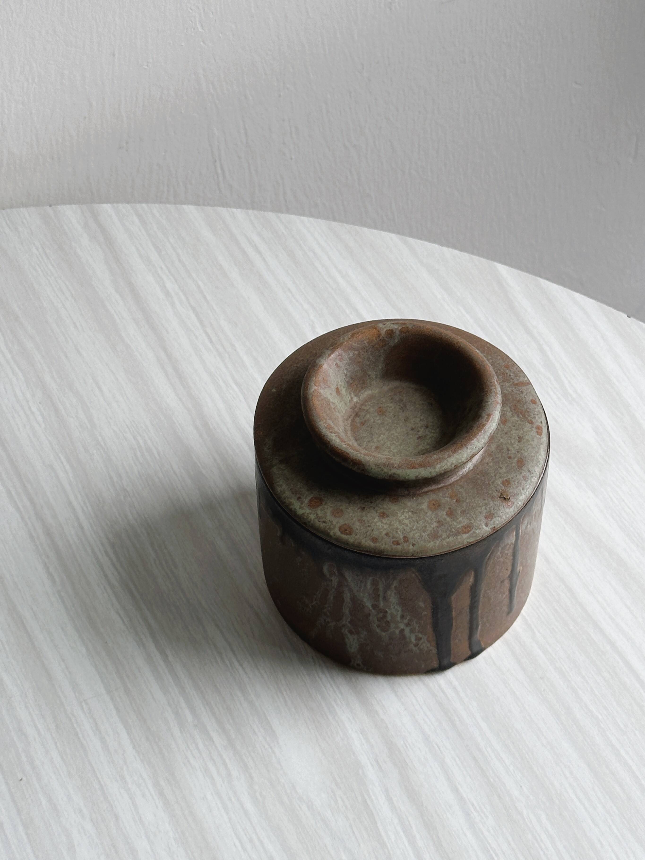 Stoneware butter dish, artisanal pottery.