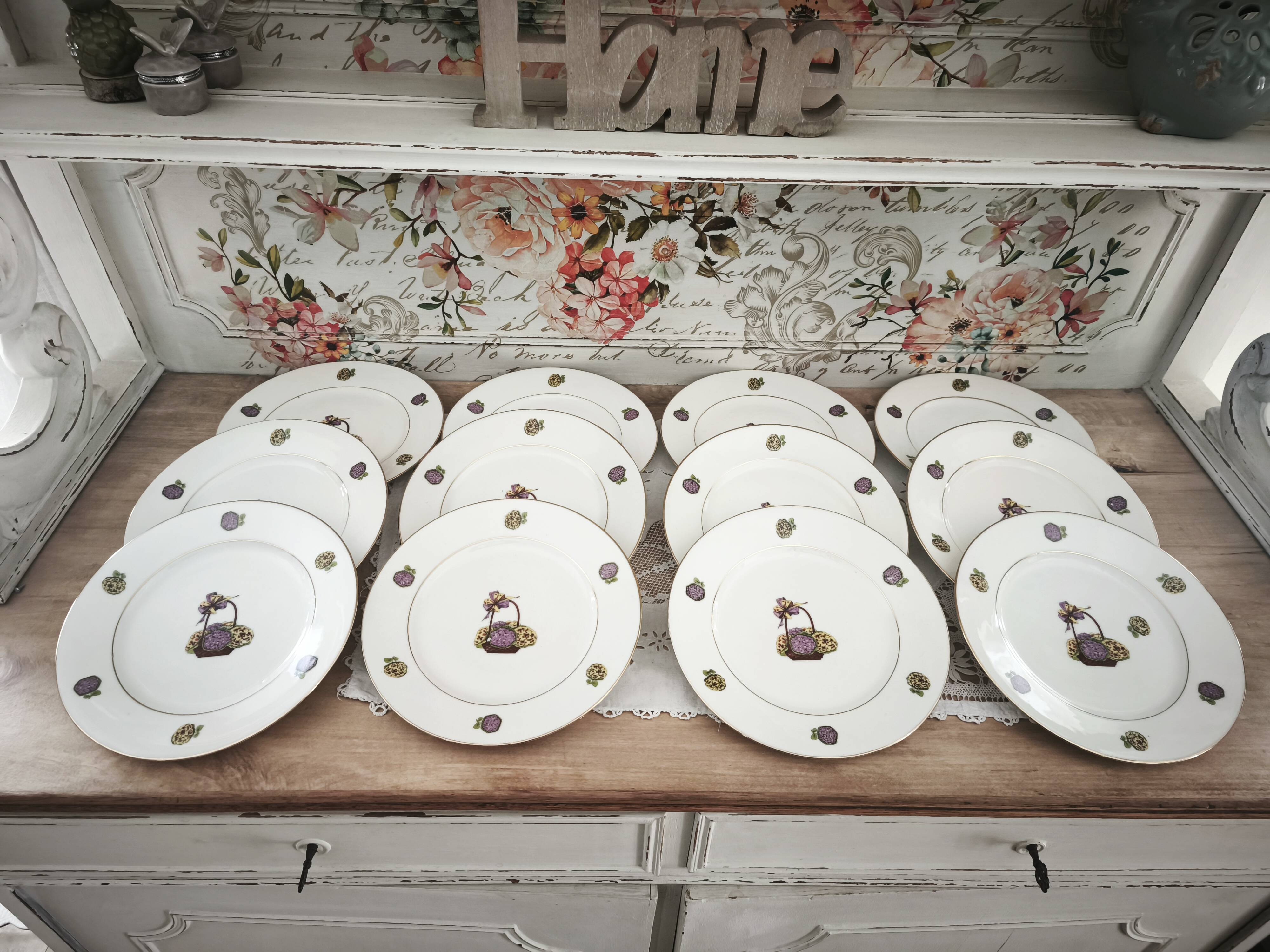 Set of 12 flat plates Limoges hydrangea basket design