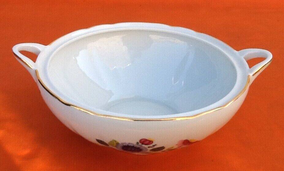 Porcelain tureen with floral decoration Berry Haute Porcelaine