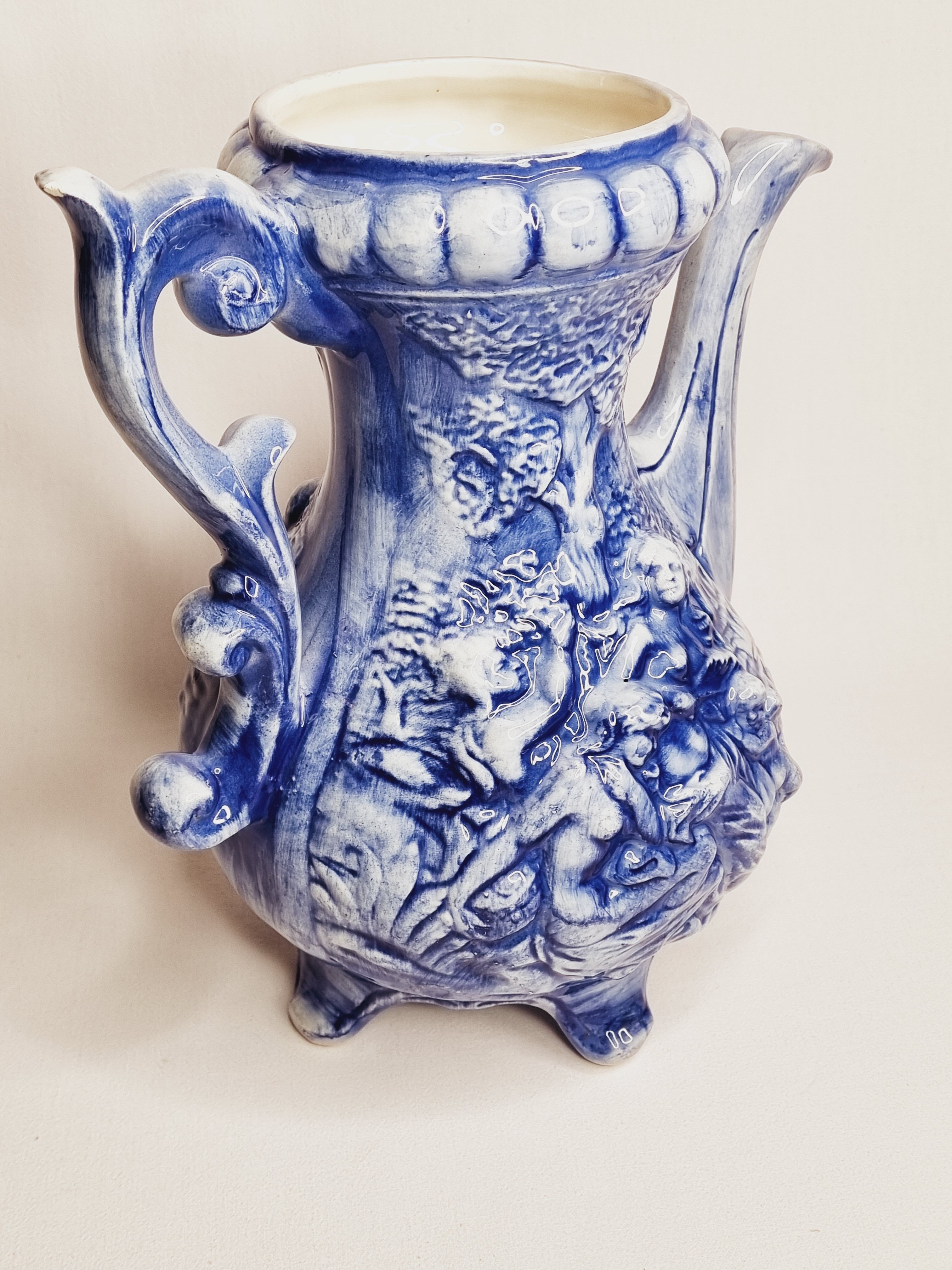 Large vase with antique decorations in relief, 30 cm