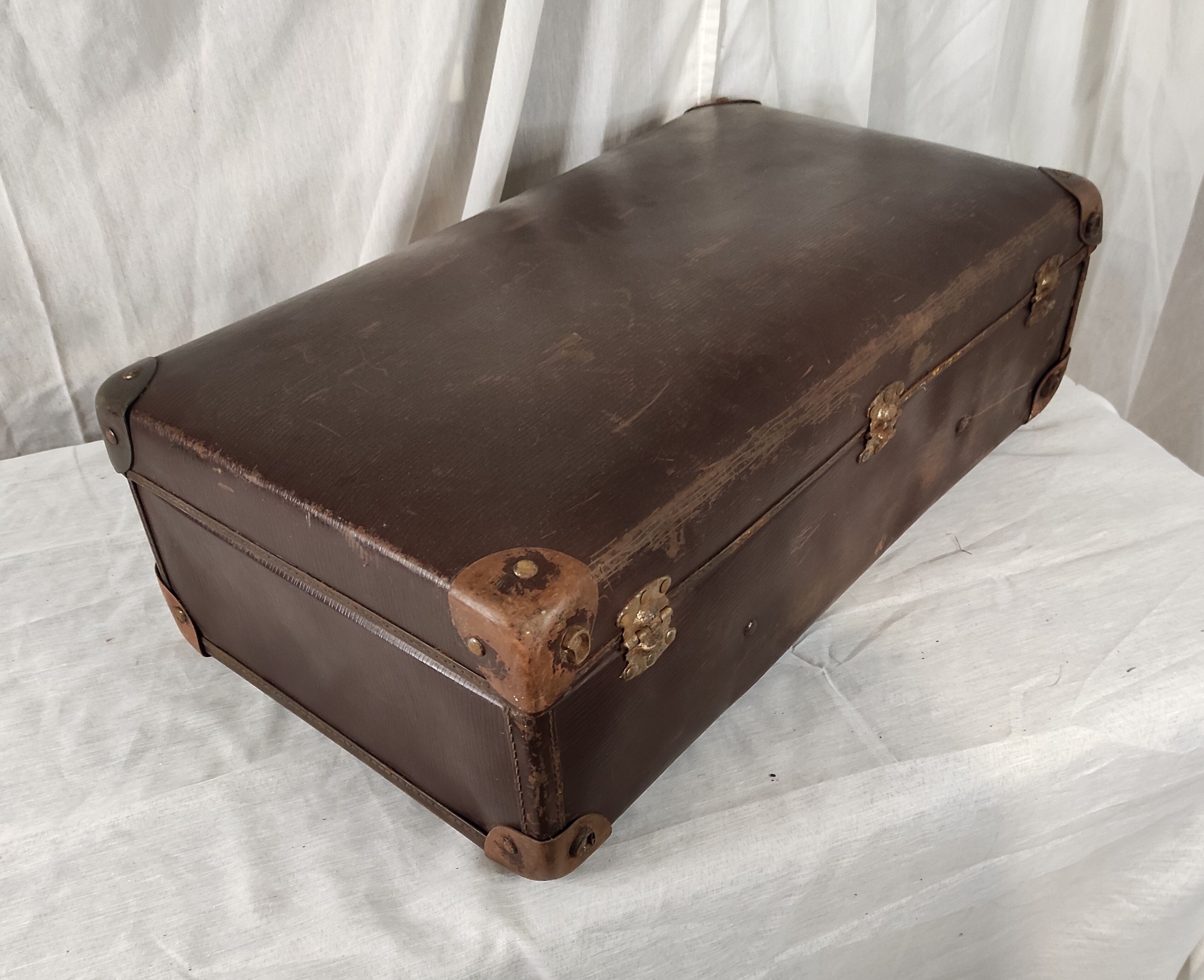 Old suitcase 40s / 50s