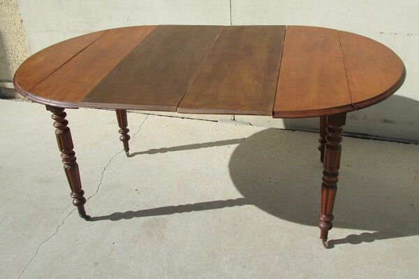 expandable table in solid mahogany