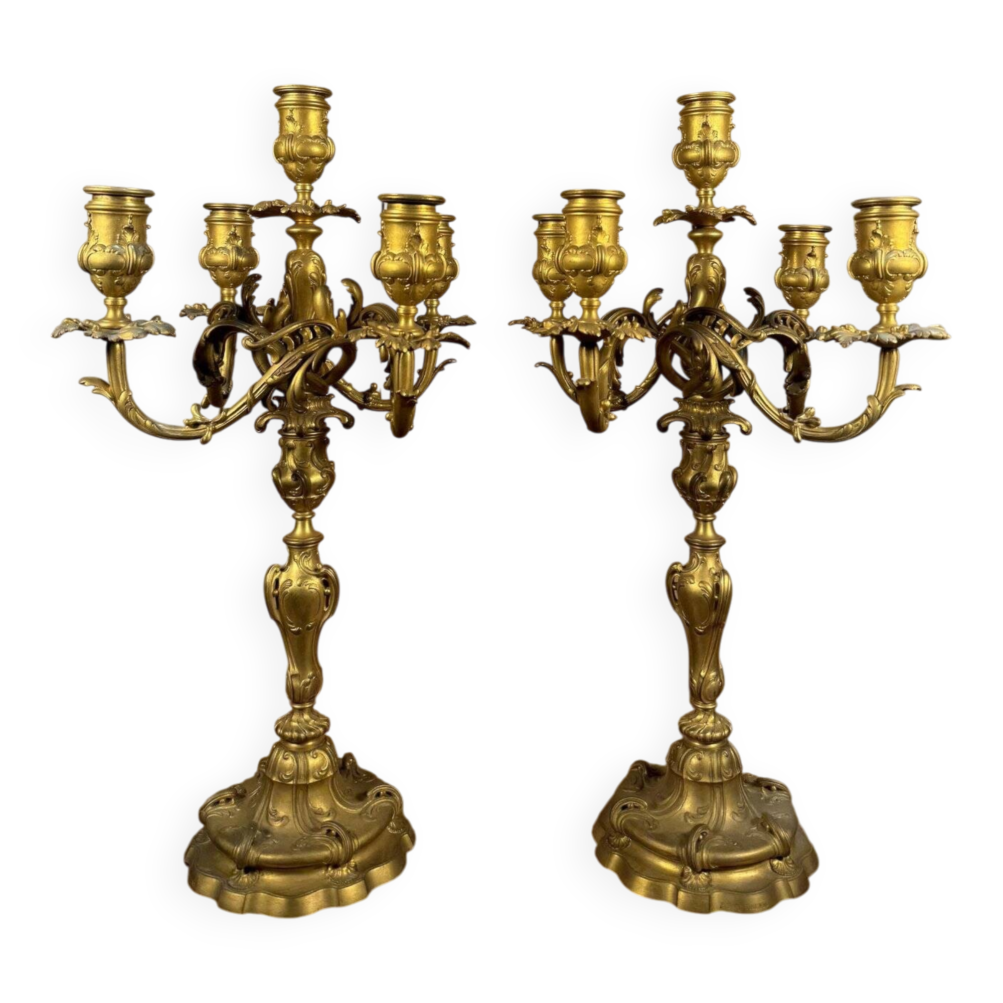 Paire de candélabres de style Louis XV en bronze doré signés Ferdinand Barb