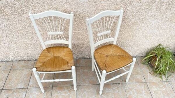 Chaises paillées blanches vintage