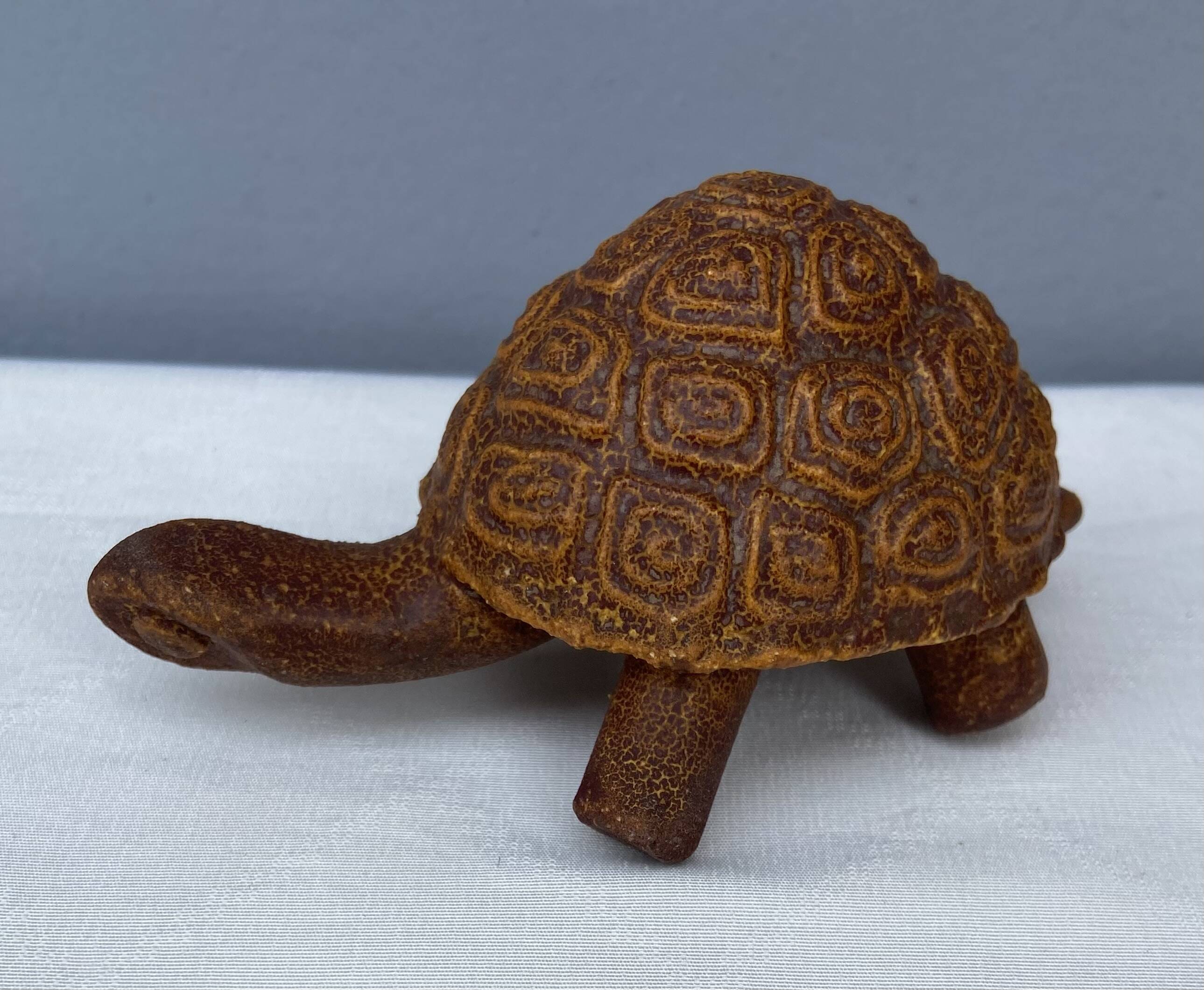 Accolay turtle, ceramic sculpture
