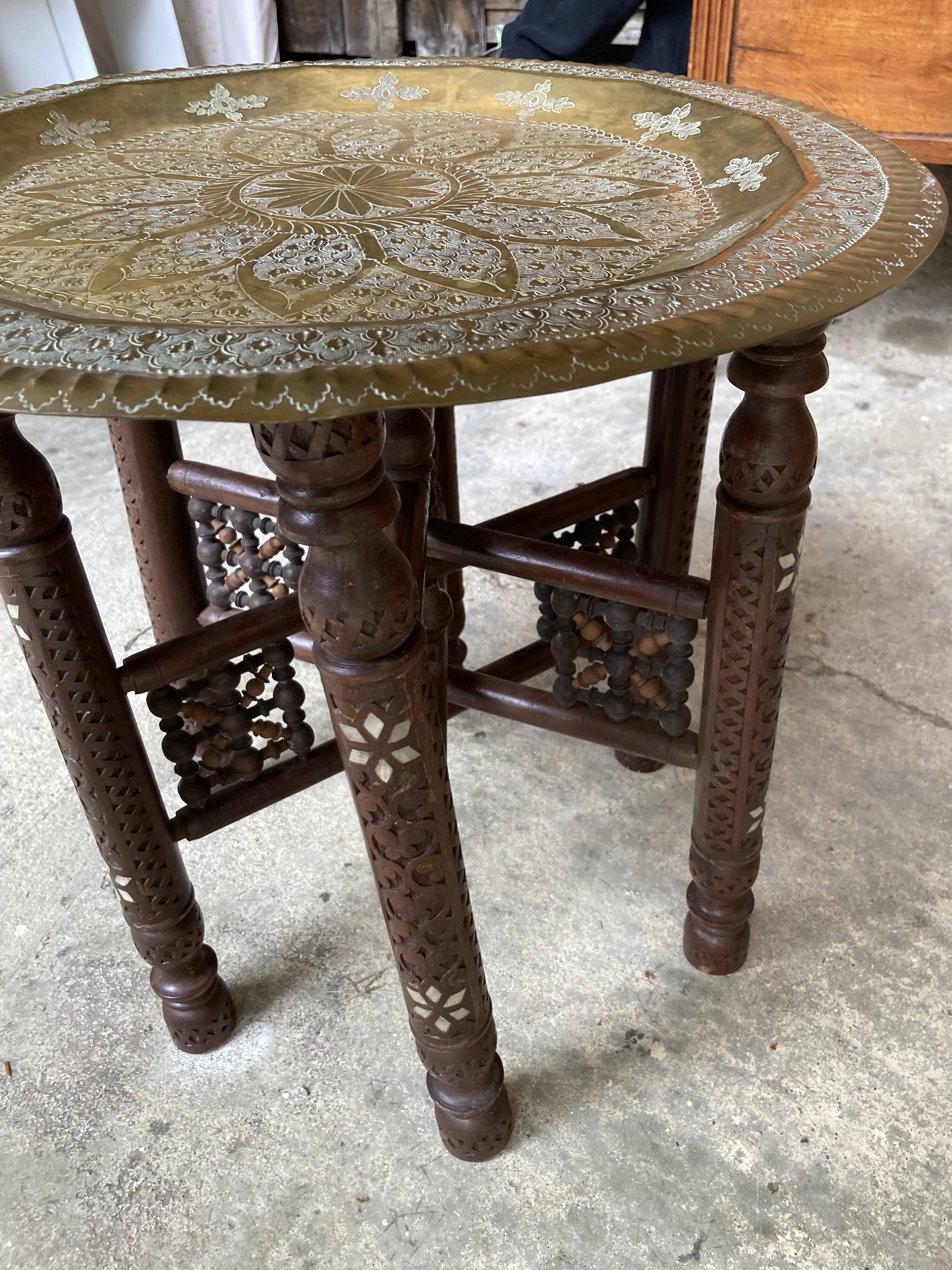 Table basse marocaine plateau cuivre