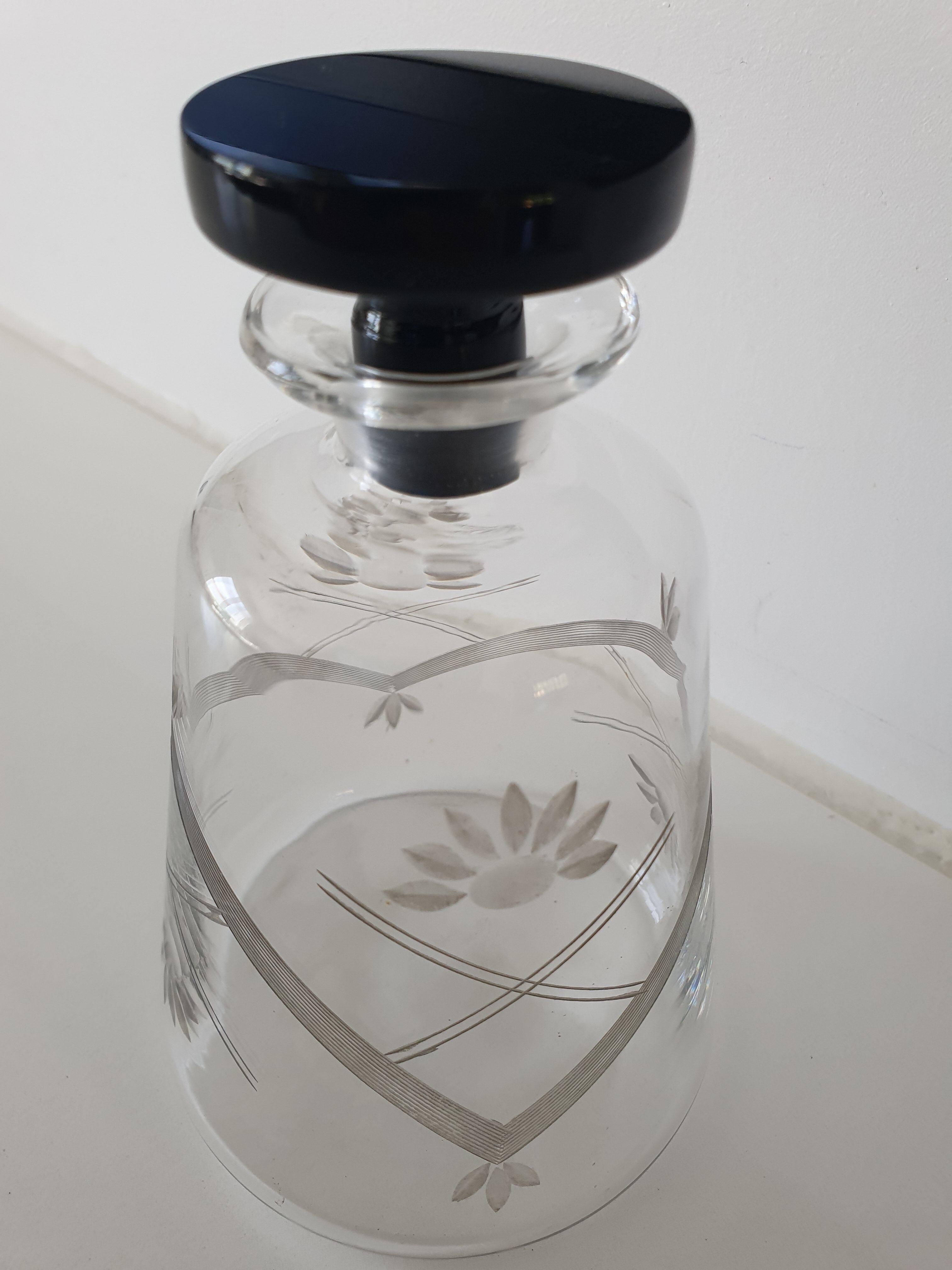 Glass decanter