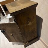 Meuble en métal riveté table de chevet