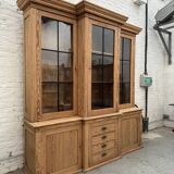 Masterful exhibition showcase from the early 20th century