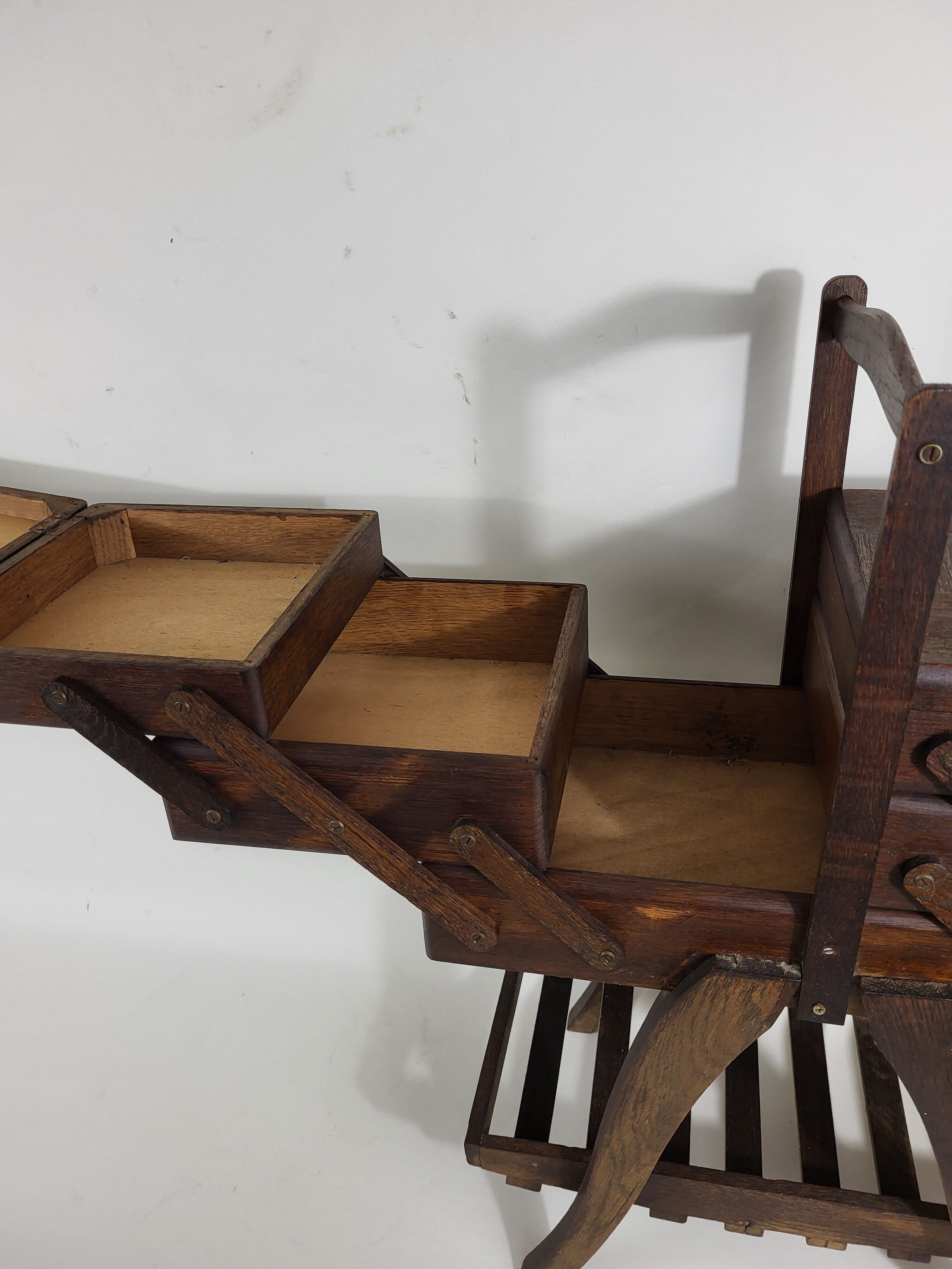 Worker / Vintage Wood Sewing Box