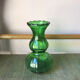 Vase en verre vert