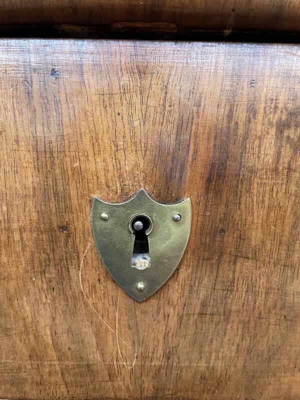 Commode époque Louis Philippe en acajou clair et marbre gris