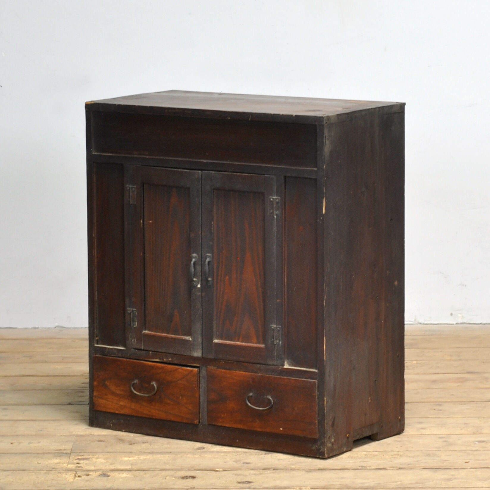 Petit cabinet japonais, vers 1920