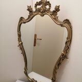 Miroir mural avec ornements dores patine