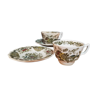 Set of 2 cups and saucers