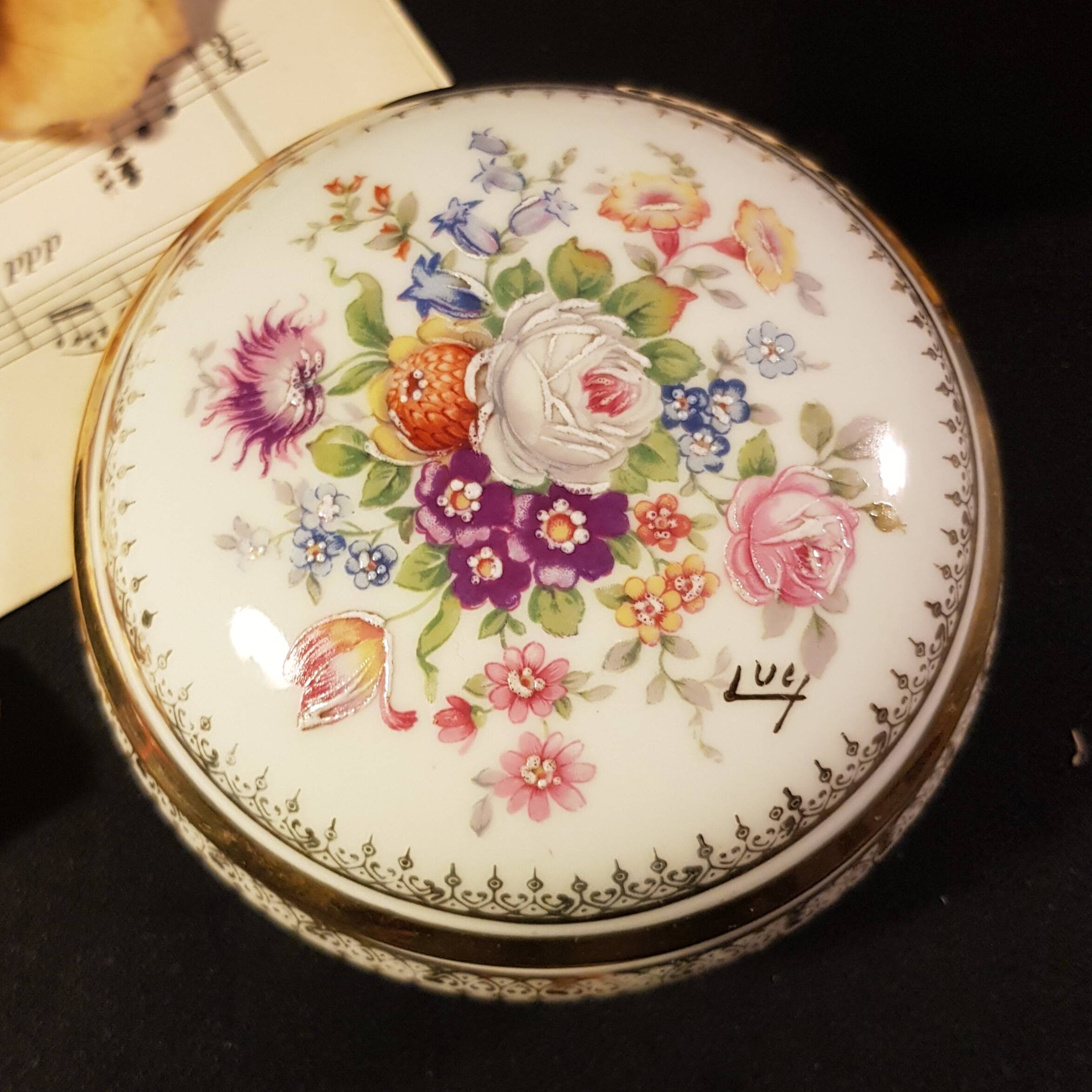 Small jewelry box or candy box