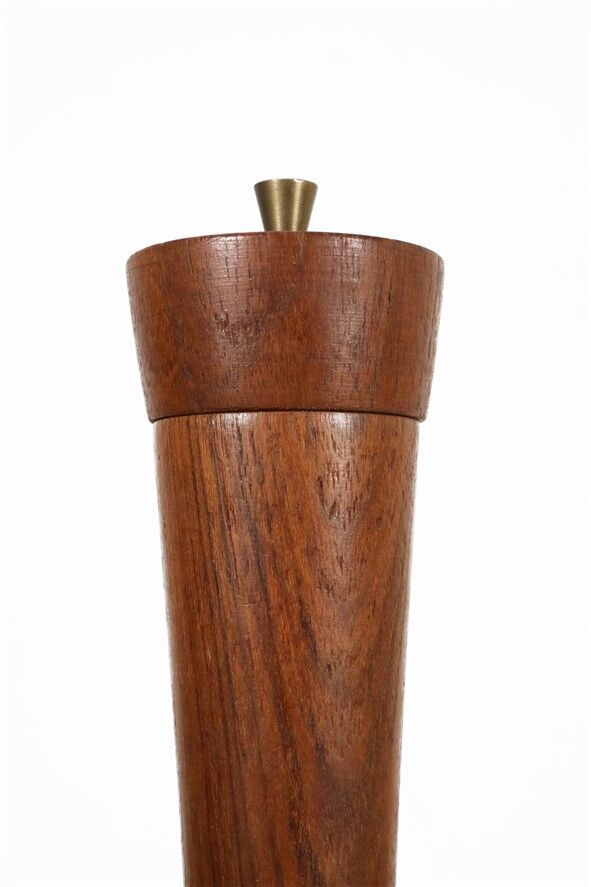 Danish teak pepper mill / crusher / 1960s / Mid-Century Modern Design