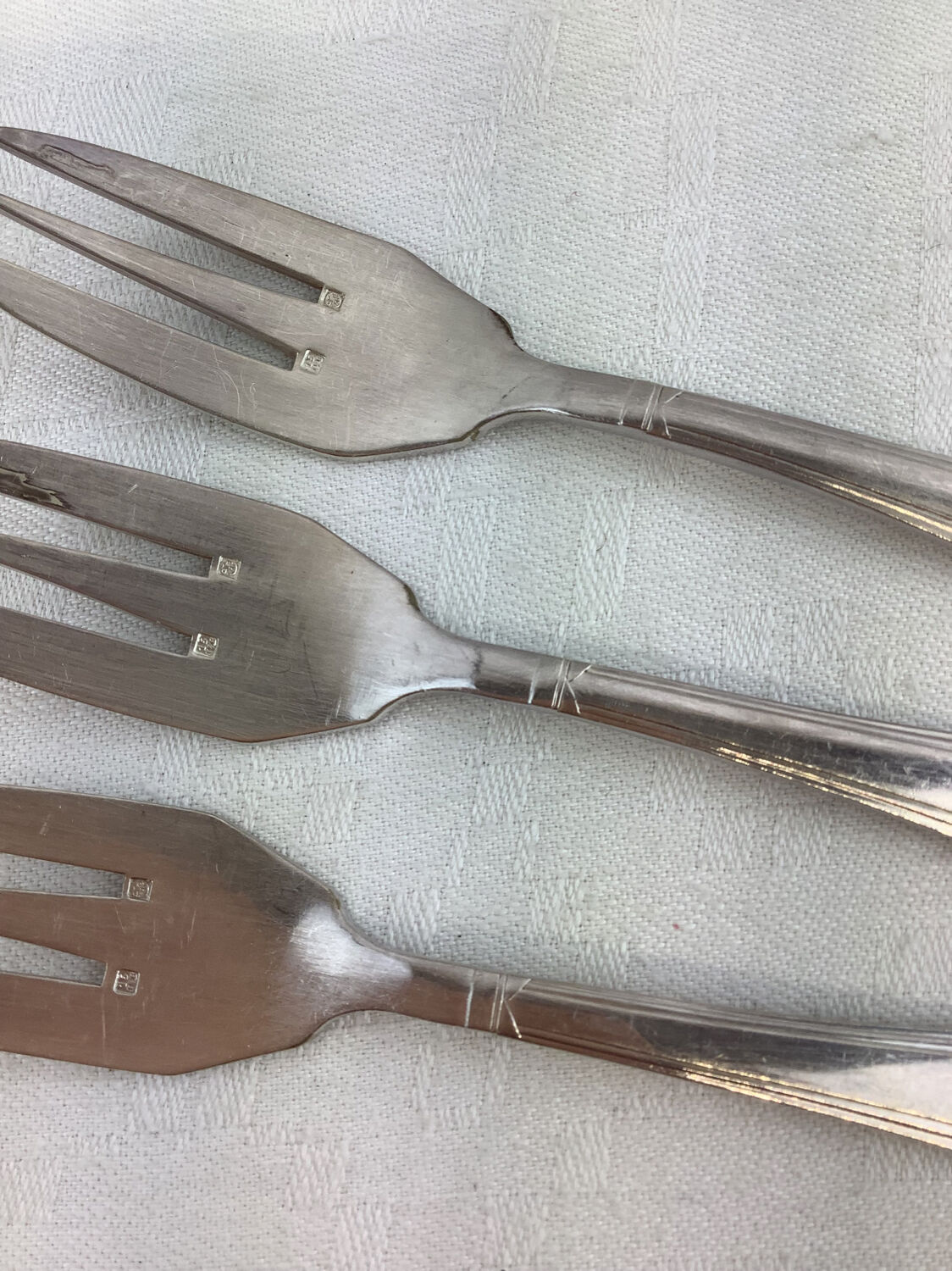 6 antique dessert forks, in silver with hallmark.
