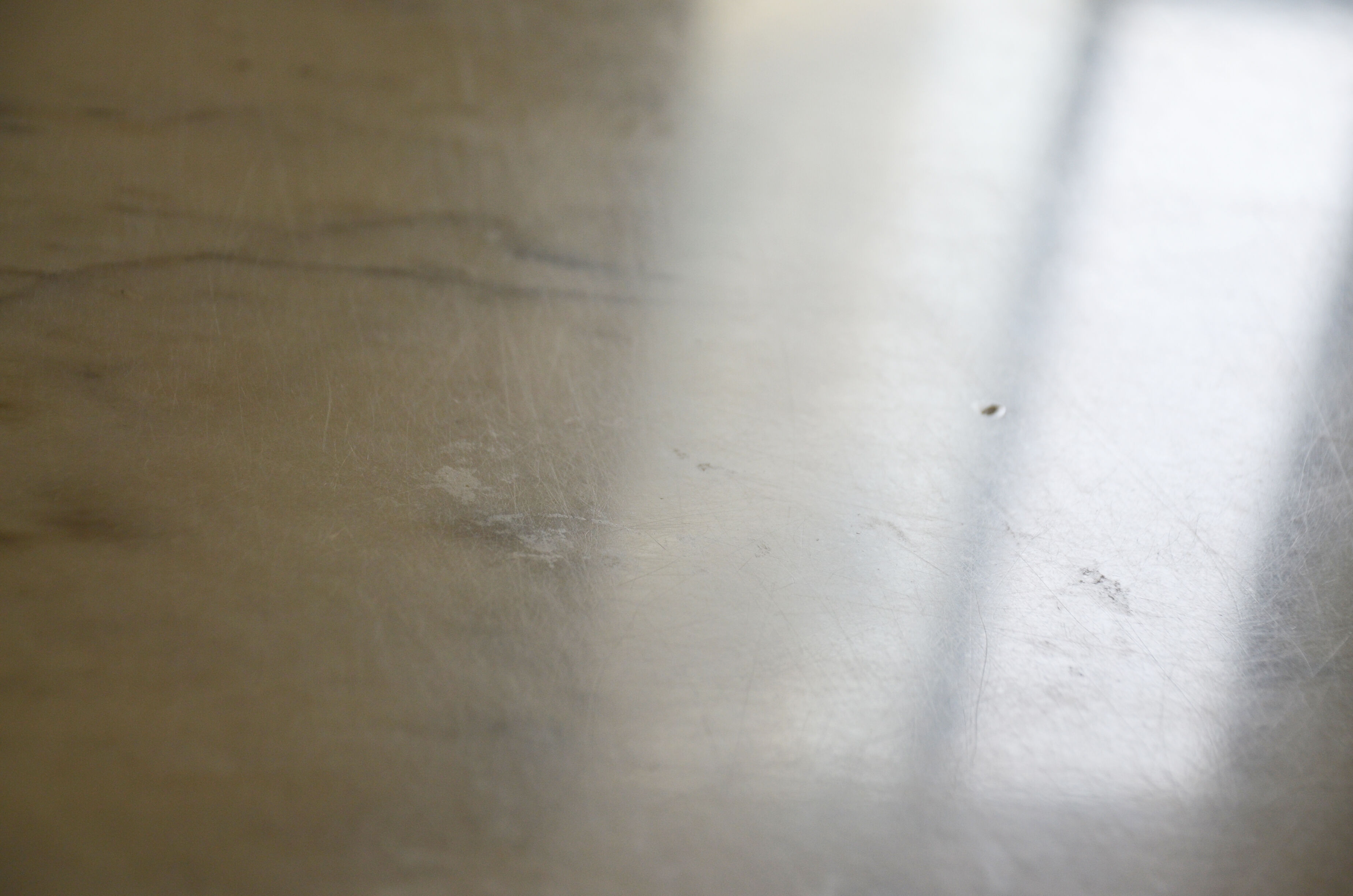 Coffee table in marble and gilded metal 70s