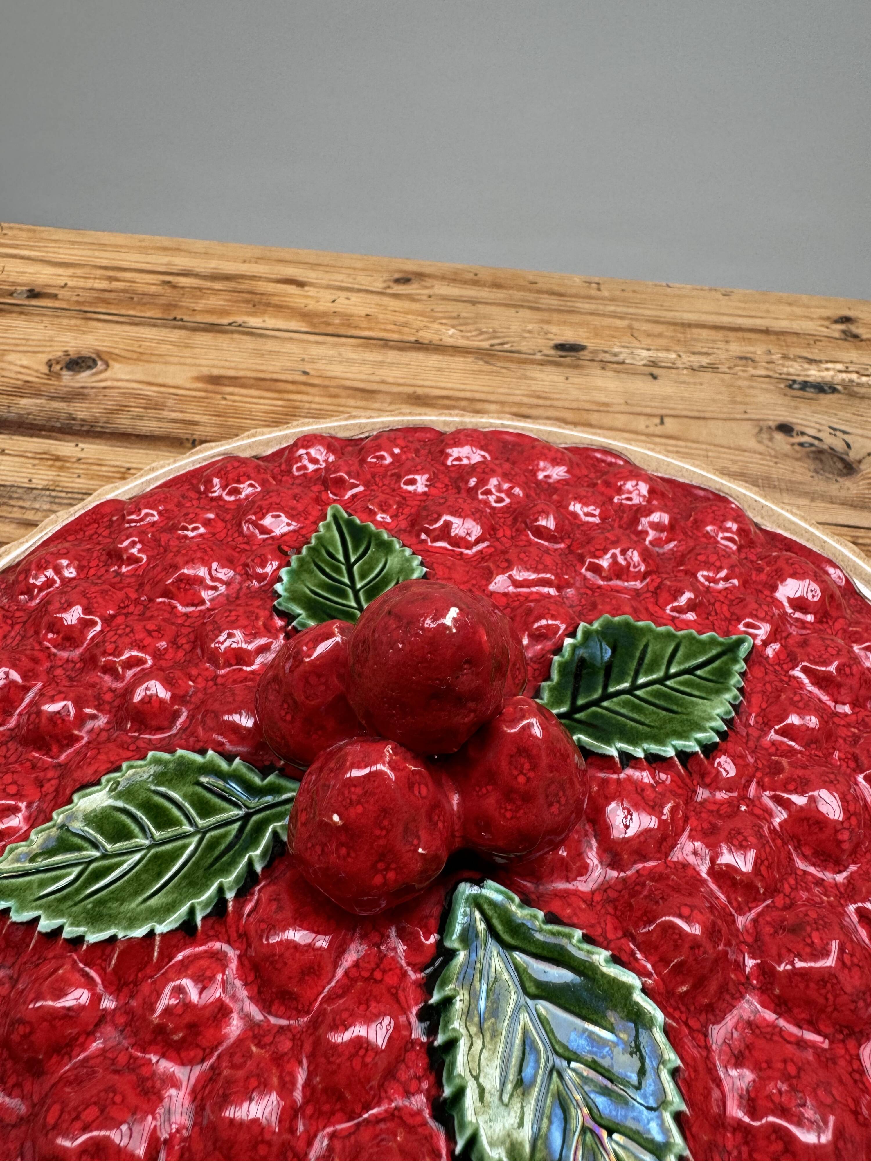 A trompe l’oeil strawberry pie dish